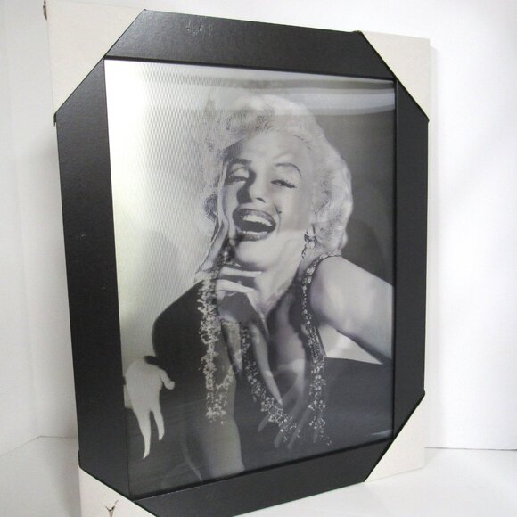 Marilyn Monroe 3D Moving Picture Frame Wall Art Black Frame New - Picture 2 of 6